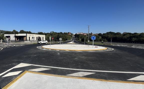 Imaxe da nova:A Xunta remata a transformación da glorieta da estrada AC-546 en Negreira, que reforzará a seguridade no acceso ao polígono de Cova...
