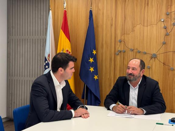 Imaxe da nova:Xosé Merelles analiza co alcalde da Estrada a oferta complementaria local para incentivar a demanda de visitantes