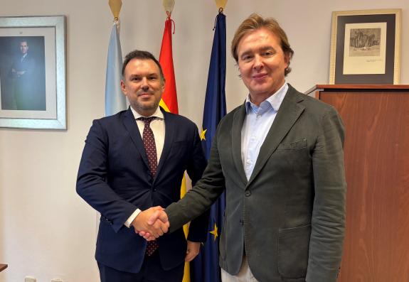 Imaxe da nova:O director xeral de Relacións Exteriores e coa UE reúnese co novo cónsul xeral de Portugal en Vigo