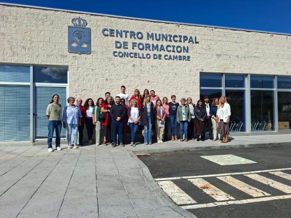 Imagen de la noticia:La Xunta pone en valor en Cambre el papel de los talleres de empleo para formar profesionales y responder a la creciente dem...