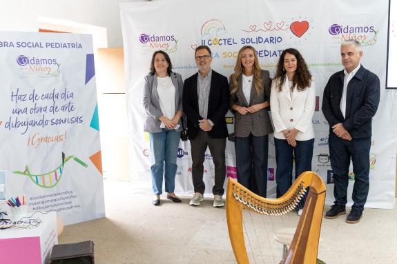 Imaxe da nova:Fabiola García asiste ao segundo cóctel solidario organizado pola Obra Social Pediatría en Santiago