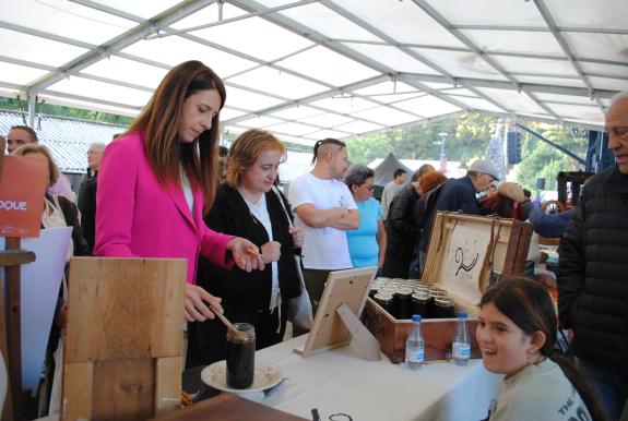 Imagen de la noticia:María José Gómez define a Feira de Artesanía e produtos da zona de Triacastela como escaparate do sector agroalimentario gal...