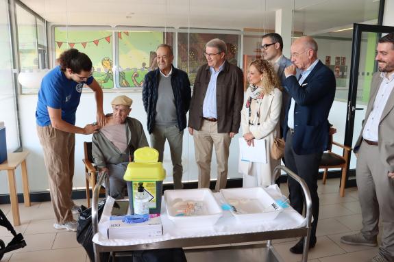 Imagen de la noticia:La campaña de vacunación de la Xunta frente a la gripe se inicia hoy ampliando la cobertura en niños y mayores y sin habilit...