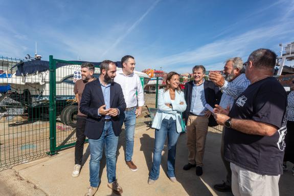 Imaxe da nova:Villaverde visita Rianxo e mantén encontros con entidades do municipio para analizar posibles novas actuacións neste concello coruñ...