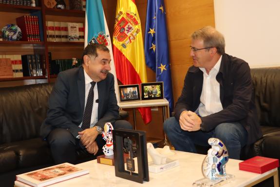 Imagen de la noticia:El delegado territorial de la Xunta en Ourense mantiene un encuentro institucional con el presidente de la Confederación Emp...