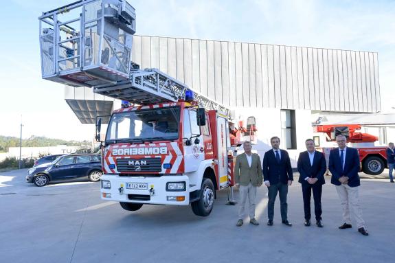 Imaxe da nova:O Consorcio Provincial Contraincendios da Coruña refórzase con dous vehículos autoescada