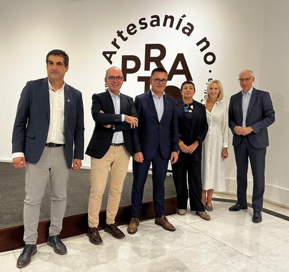 Imagen de la noticia:La Xunta lleva a Madrid la exposición `Artesanía no Prato´ para seguir promoviendo los contactos comerciales entre artesanos...