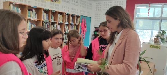 Imagen de la noticia:La Xunta incorpora 26 nuevos centros al Plan de mejora de bibliotecas escolares, que supera por primera vez los 900 particip...