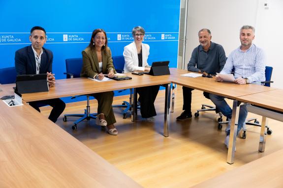 Imaxe da nova:Villaverde recibe a representantes da Asociación Galega de Comercializadores de Marisco para abordar as necesidades dos seus asocia...