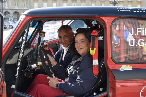 Imaxe da nova:Belén do Campo participa na cerimonia de saída do “Rallye Rías Altas Histórico” na praza de María Pita