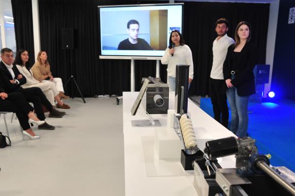 Imagen de la noticia:Román Rodríguez celebra la primera patente del centro Eduardo Barreiros como 