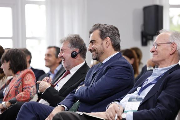 Imagen de la noticia:Calvo, Lorenzana y M. Allegue asisten a la clausura del 'Foro La Toja'