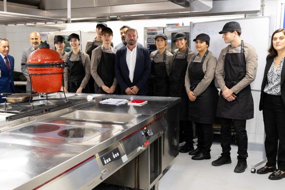 Imagen de la noticia:Xosé Merelles destaca la apuesta del alumnado del CSHG por una formación que incrementa la calidad del servicio turístico de...