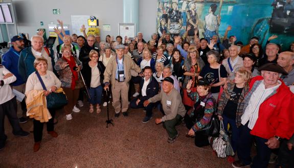 Imagen de la noticia:La Xunta da la bienvenida en Vigo a los mayores del exterior que participan en una nueva edición del programa `Reencuentros ...