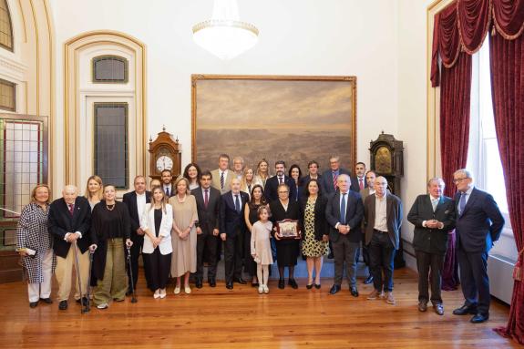 Imagen de la noticia:Belén do Campo asiste a la entrega del título de Hija Adoptiva de A Coruña a Rosa Otero Graña