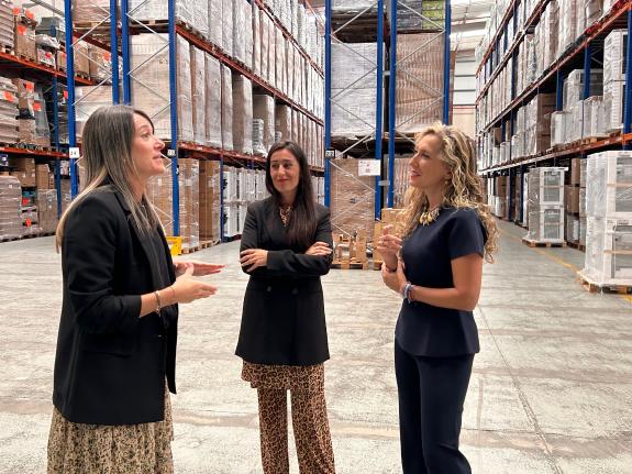 Imagen de la noticia:La Xunta apoya con 941.000 euros a contratación de personas con discapacidad a través de las ayudas a centros especiales de ...