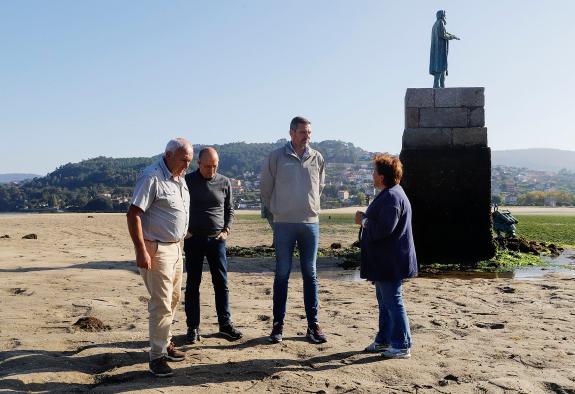Imaxe da nova:As esculturas do Capitán Nemo reparadas pola Xunta volven á enseada de San Simón