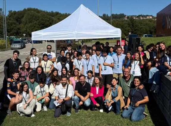 Imaxe da nova:Medio cento de estudantes galegos deseñan o seu propio satélite no marco das actividades da Semana Mundial do Espazo en Galicia pro...