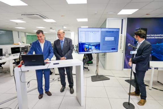 Imagen de la noticia:Galicia pone en funcionamiento la línea de comunicación cuántica más larga de España que une Santiago y Vigo y logra un hito...