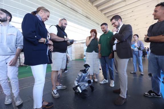 Imagen de la noticia:La Xunta anima en Edugal a las nuevas generaciones a emprender en el ámbito musical o en la artesanía