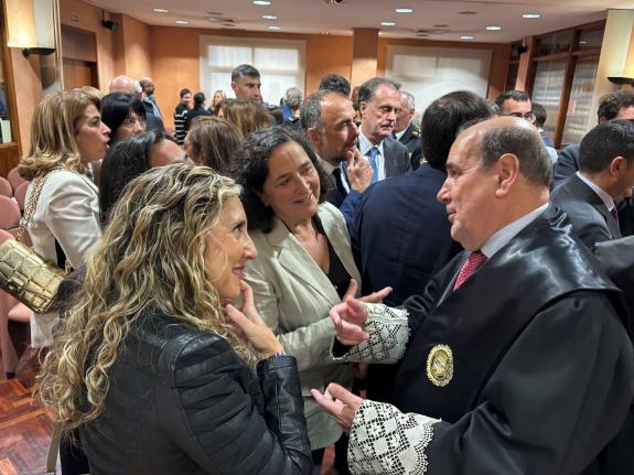 Imagen de la noticia:Belén do Campo  asiste a la toma de posesión de Luis Torres Foira como nuevo presidente del Consejo de la Abogacía Gallega