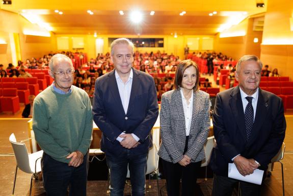 Imaxe da nova:Gómez Caamaño destaca el compromiso de Asomega con el fomento de una medicina 