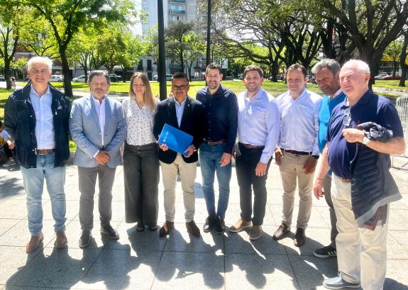 Imagen de la noticia:La Xunta reivindica el papel del Centro Gallego de la Plata y consolidará los lazos con la emigración gallega en esta ciudad...