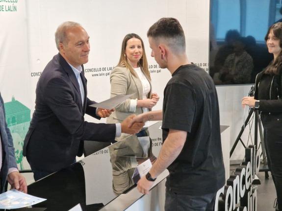 Imagen de la noticia:La Xunta invirtió 280.000 euros en la formación de 10 jóvenes y chicas de Lalín en gestión de almacén y aprovisionamiento a ...