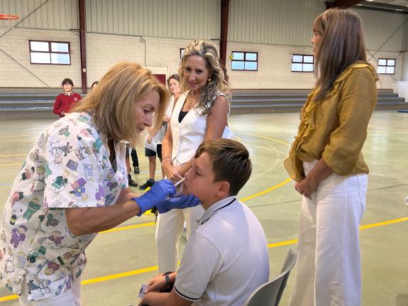 Imaxe da nova:Un total de 414 escolares da área sanitaria de Ferrol participan desde hoxe no programa piloto de vacinación infantil en centros ed...