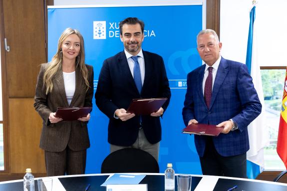 Imagen de la noticia:La Xunta renueva el convenio con el Consejo Gallego de los Procuradores para la formación a colegiados y colegiadas y la ate...