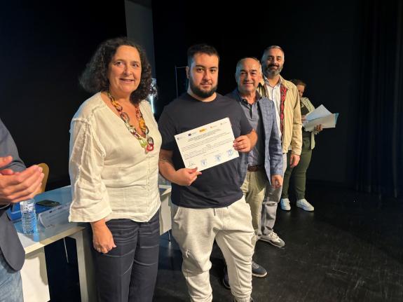 Imagen de la noticia:Belén do Campo clausura el taller de empleo de Rois en los que se formaron a 13 jóvenes sin empleo en tratamiento y maquetac...