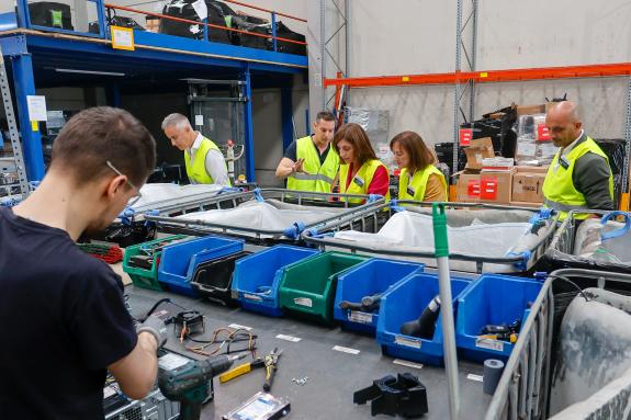 Imagen de la noticia:La Xunta destaca que la gestión sostenible de los residuos eléctricos y electrónicos ofrece una oportunidad de negocio y emp...