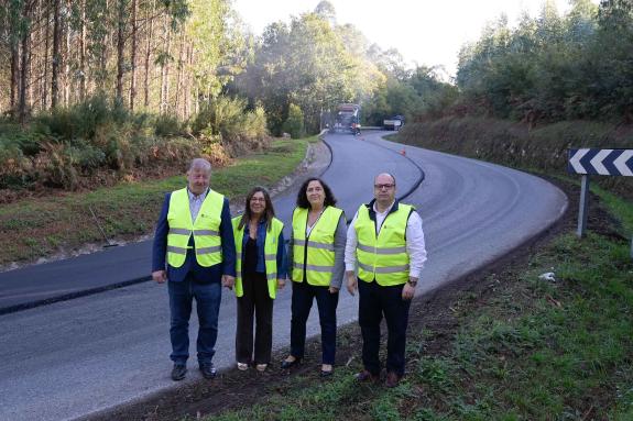Imaxe da nova:Belén do Campo supervisa as obras de reforzo de firme na estrada  AC-151 ao seu paso por Aranga e Irixoa que contan cun investiment...
