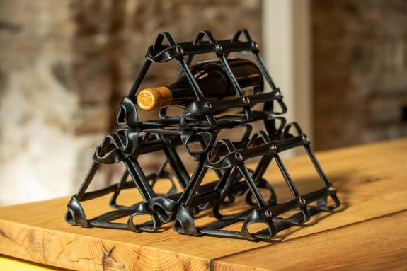 Imagen de la noticia:Tres piezas de cuero, cerámica y textil competirán por el Premio Artesanía de Galicia 2025 dotado con 9.000€