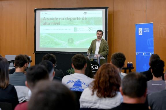 Imagen de la noticia:La Xunta incide en la necesidad de promover la salud en el deporte de alto nivel y destaca el compromiso del Gobierno galleg...