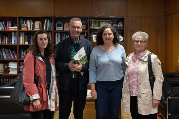 Imaxe da nova:Belén do Campo mantén un encontro con Adaceco e anima aos coruñeses a participar, este domingo, na praza de María Pita, na lectura ...