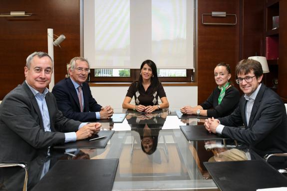 Imaxe da nova:A conselleira María Martínez Allegue mantén unha reunión de traballo coa directiva do Colexio de Enxeñeiros de Camiños, Canais e Po...