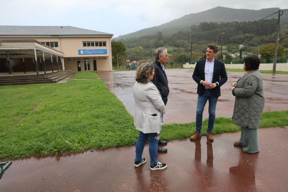Imagen de la noticia:La Xunta completa las obras de cambio de la cubierta del CEIP Álvaro Cunqueiro Mora de Mondoñedo, en las que invirtió 453.60...