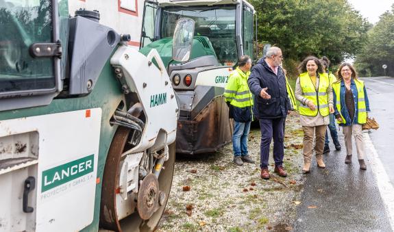 Imaxe da nova:Belén do Campo supervisa as obras de reforzo de firme na estrada  AC-231 ao seu paso por Sobrado que contan cun investimento de pre...