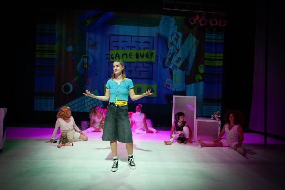 Imaxe da nova:O espectáculo do Centro Dramático Galego ‘A serie clopen’ despídese de Santiago De Compostela cun novo éxito de público
