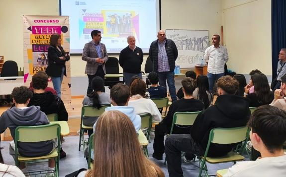 Imagen de la noticia:La Xunta pone en valor el concurso impulsado por el Centro Comercial Abierto de Redondela para que la juventud aporte ideas ...