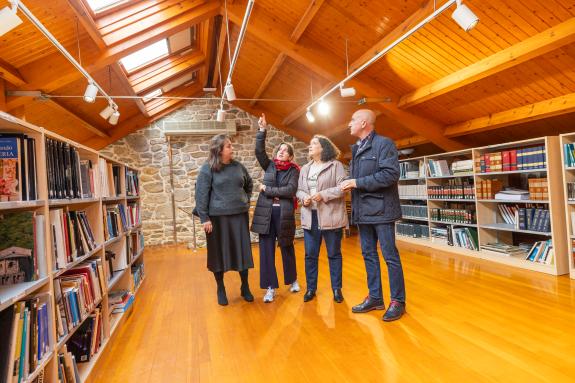 Imaxe da nova:Belén do Campo destaca que a Xunta impulsa a modernización da Biblioteca Municipal Santiago Rey Fernández Latorre de Muxía para mel...