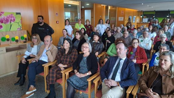 Imagen de la noticia:La Xunta pone en valor los 15 años de trayectoria del centro de día de atención a personas con alzhéimer de Ribeira