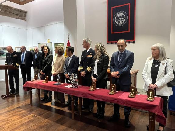 Imaxe da nova:A delegada territorial da Xunta en Ferrol participa na entrega de galardóns do IV Premio de Pintura da Mar 'Almirante 2025'
