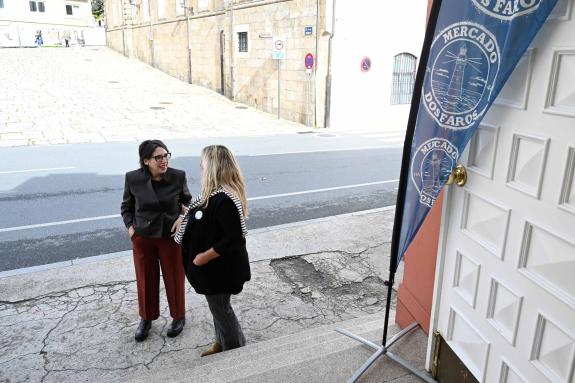 Imagen de la noticia:Lorenzana destaca en A Coruña la original propuesta del Mercado dos Faros, que pone en valor el patrimonio farero de Galicia