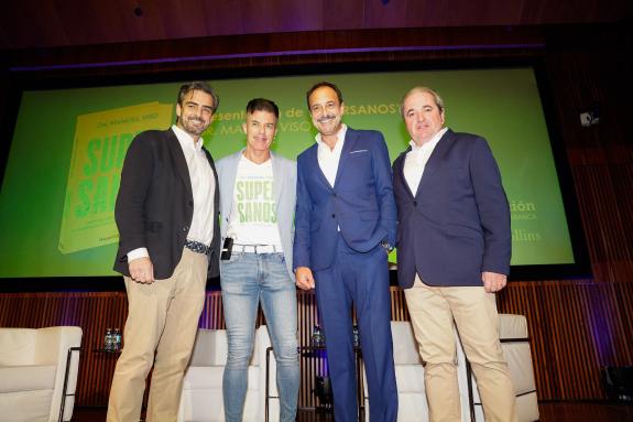 Imaxe da nova:Calvo asiste á presentación do libro 'Supersanos' na Coruña