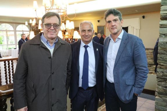 Imaxe da nova:Arias asiste á homenaxe a Jesús Piñeiro, xefe da policía local de Lugo, con motivo da súa xubilación