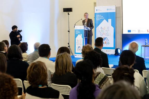 Imaxe da nova:Fabiola García reafirma o compromiso da Xunta co acollemento familiar como eixo principal do sistema de protección da infancia en G...