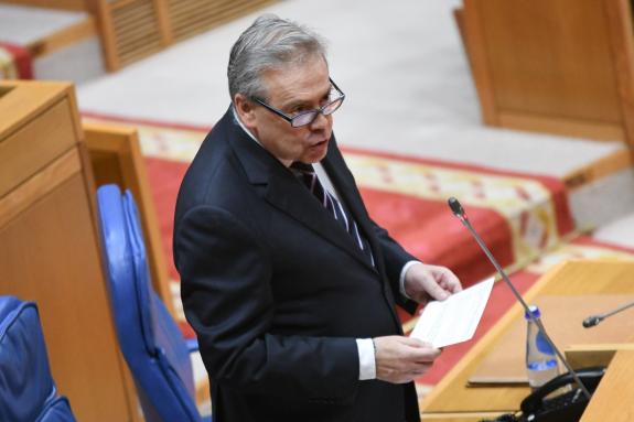 Imaxe da nova:Gómez Caamaño destaca que a unidade de raios móbil da área de Santiago xa realizou máis de 300 probas á veciñanza de Frades