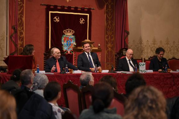 Imaxe da nova:López Campos salienta a relevancia da pegada académica e sociocultural para Galicia que Ángel Luis Hueso traza no seu libro ‘Retall...